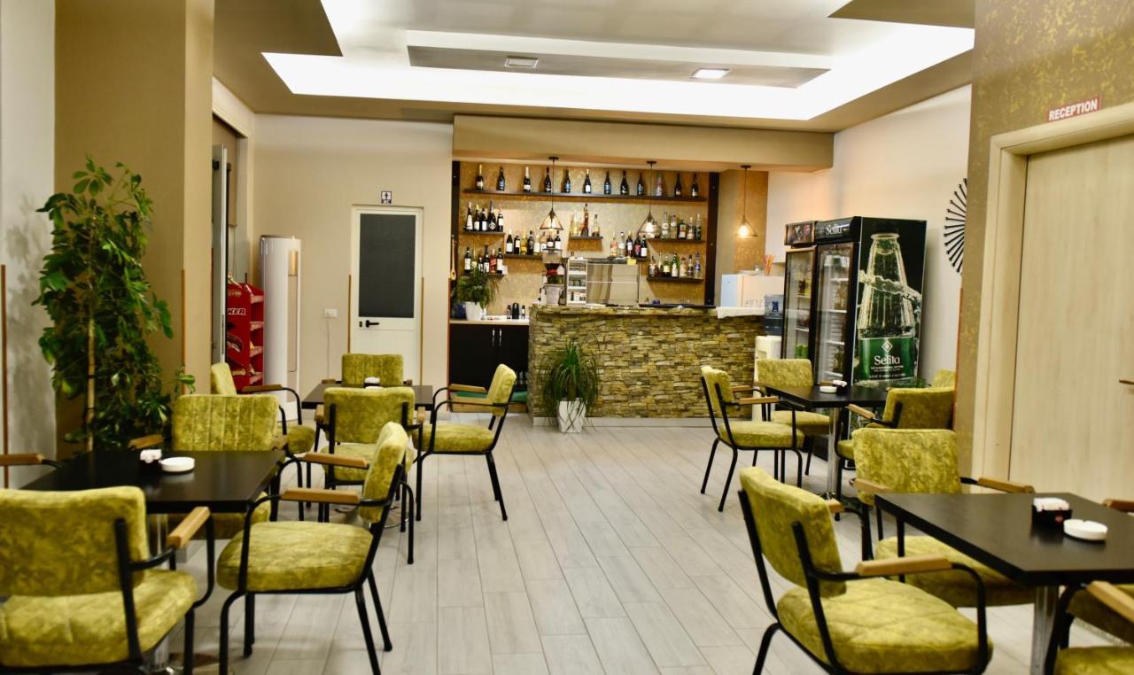 Hotel Vila Dedej Durrës Exteriör bild