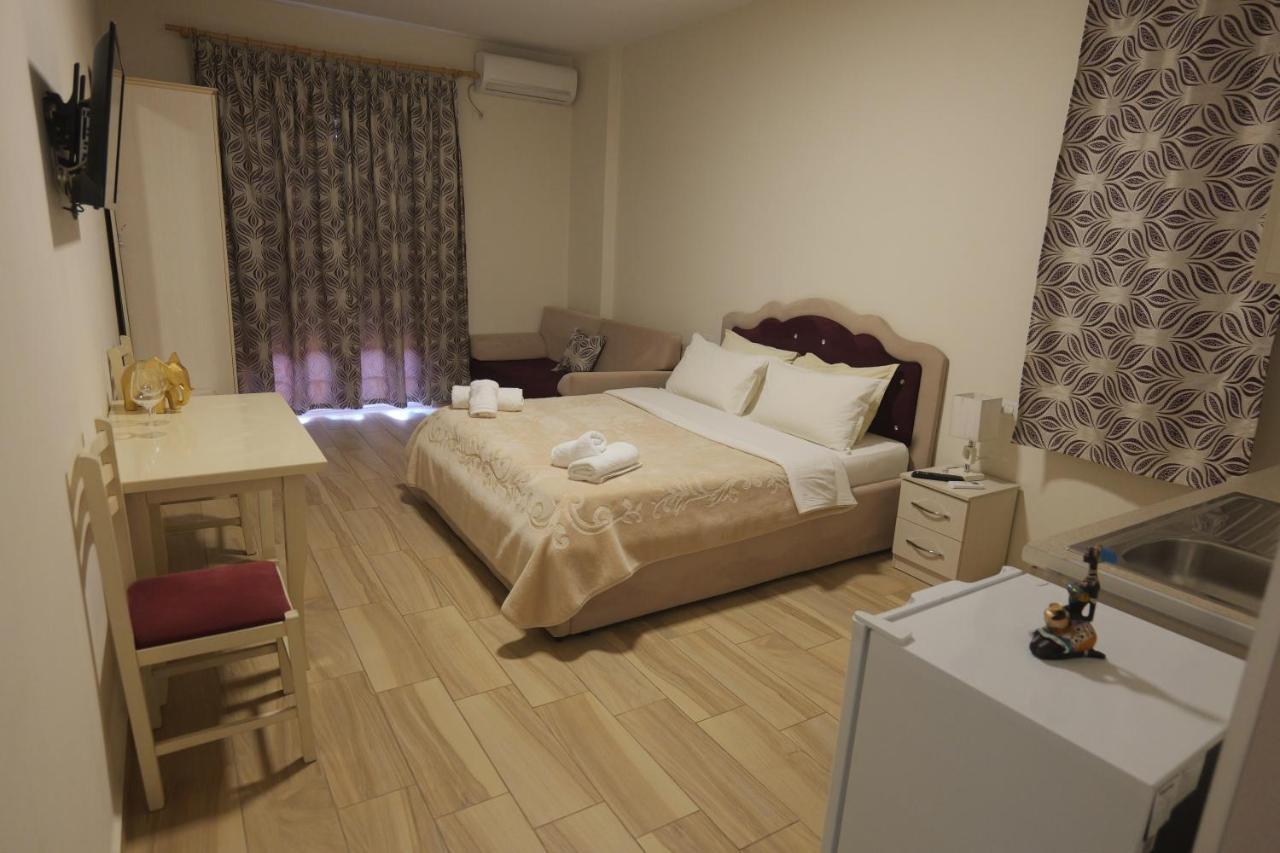 Hotel Vila Dedej Durrës Exteriör bild