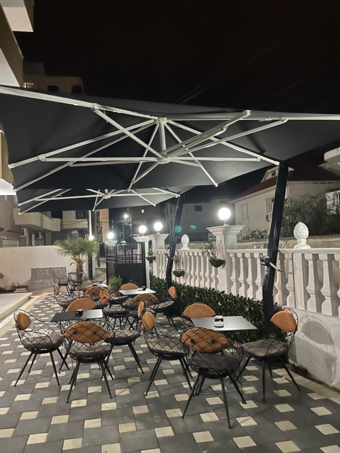 Hotel Vila Dedej Durrës Exteriör bild