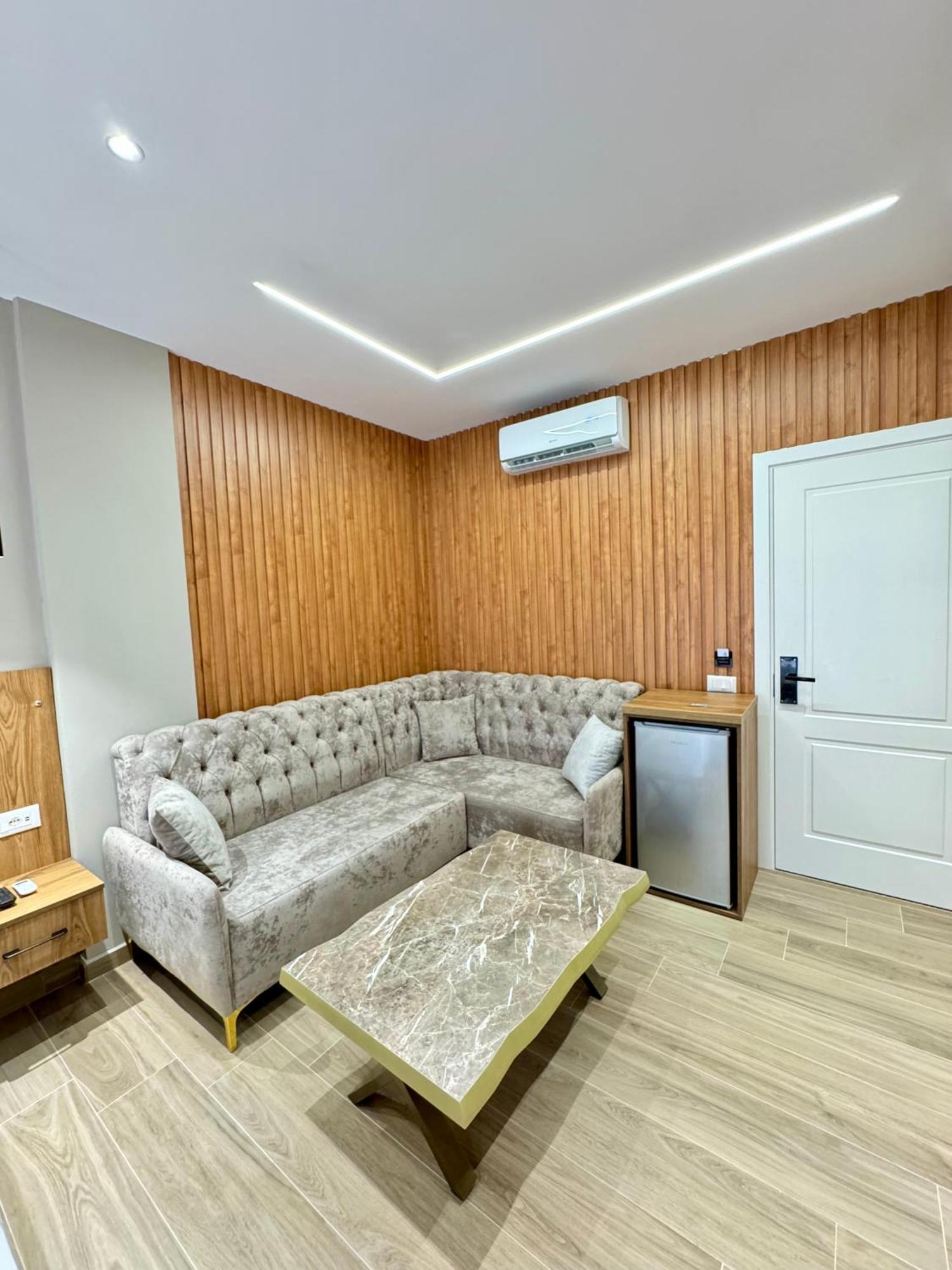 Hotel Vila Dedej Durrës Exteriör bild