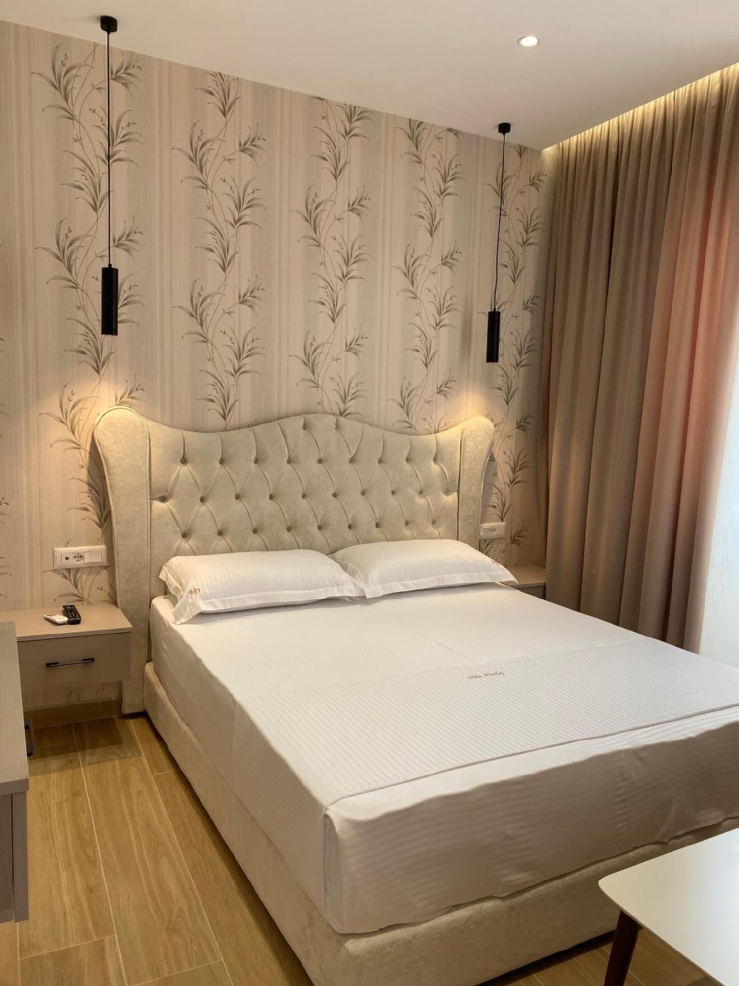 Hotel Vila Dedej Durrës Exteriör bild