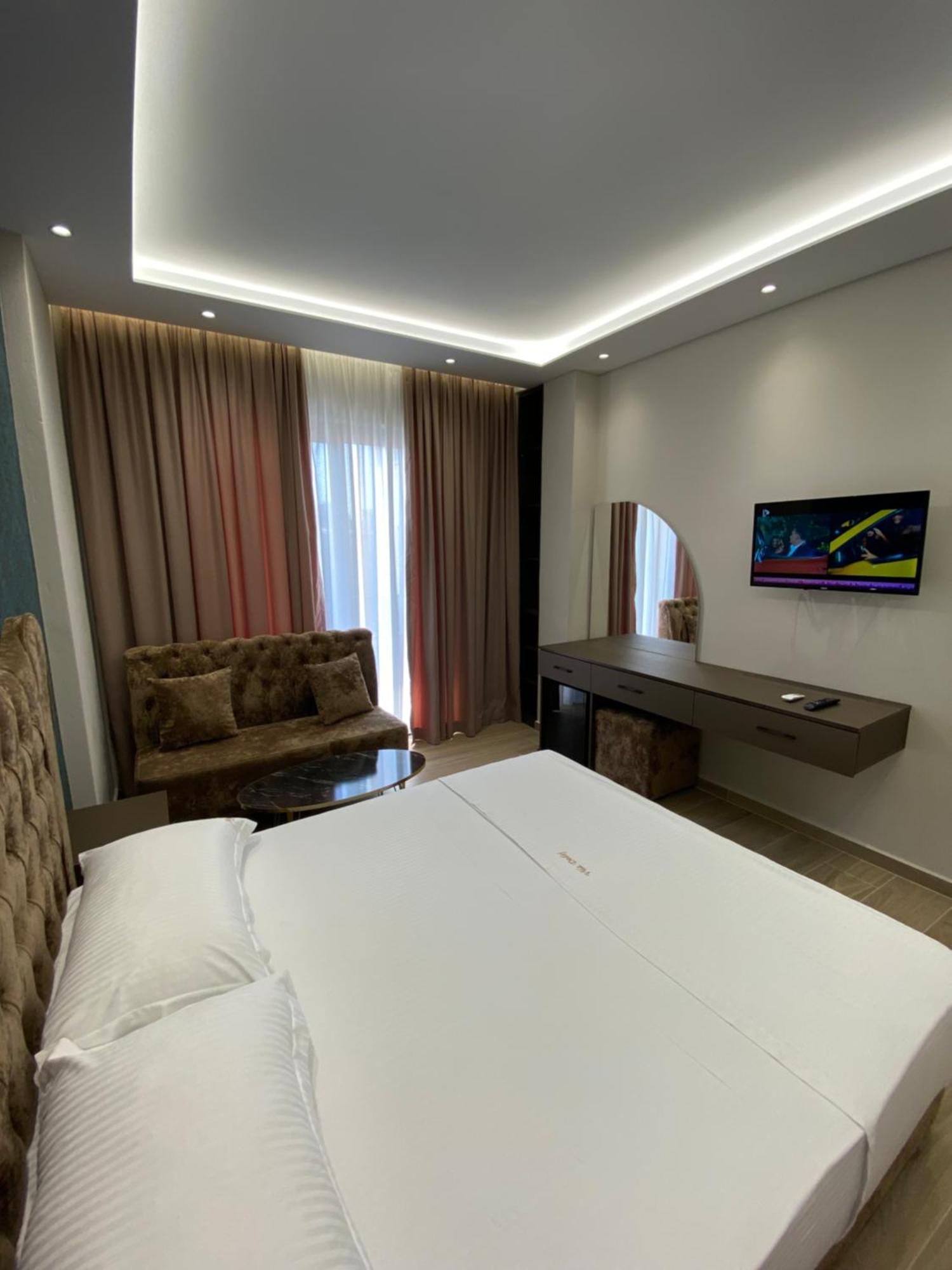 Hotel Vila Dedej Durrës Exteriör bild