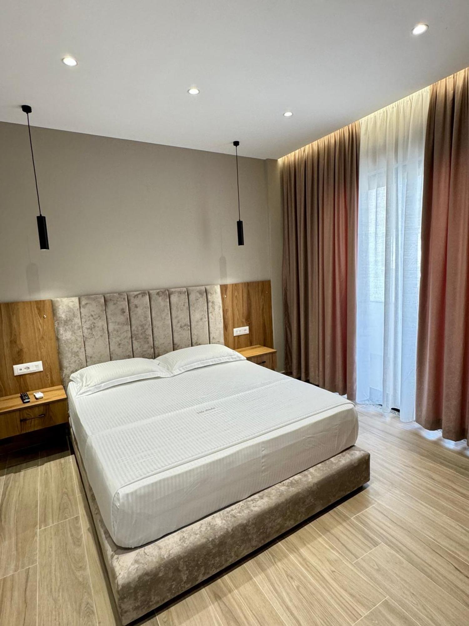 Hotel Vila Dedej Durrës Exteriör bild